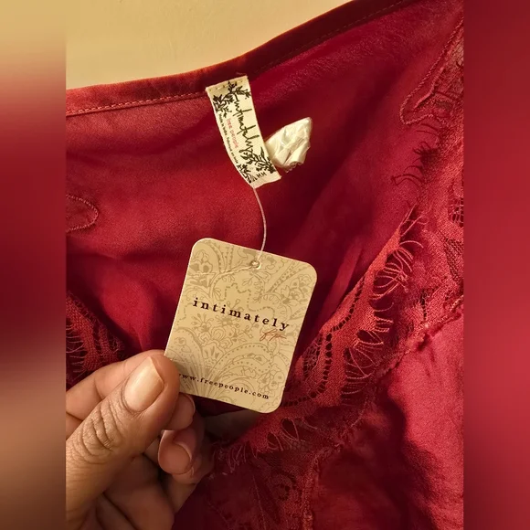 Free people intimately silk red cropped cami sz M - Picture 4 of 5